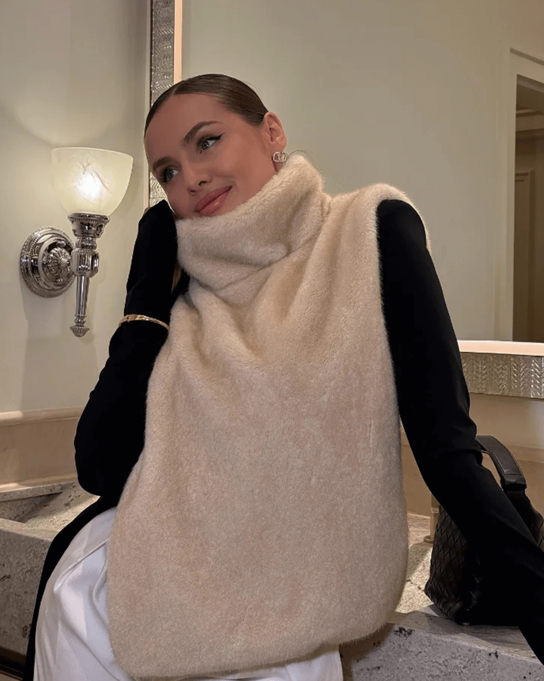 Carina Polokrageväst i fuskpäls